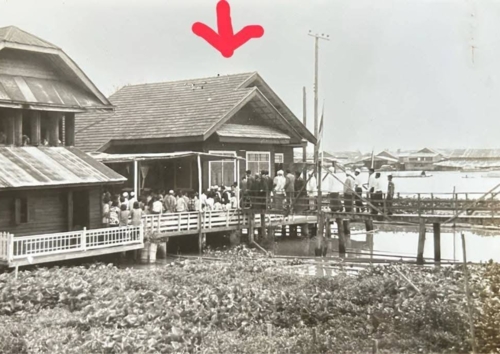 บ้านบน_ภาพถ่ายขาวดำ_ภาพประวัติศาสตร์_ใช้จัดพิธีแต่งงานบนเรือนแพ 