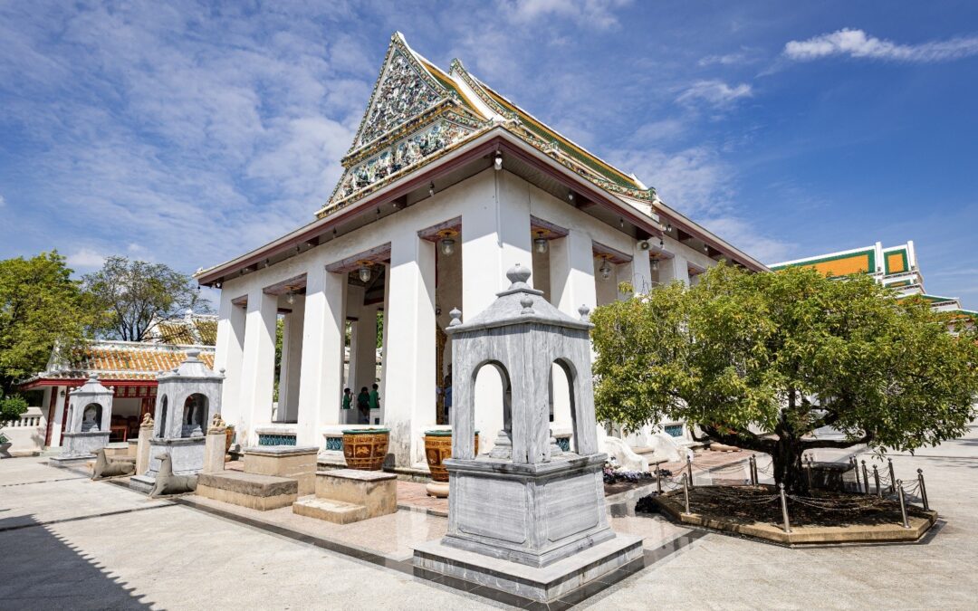 Exploring Thonburi’s Orchard Communities and Historic Temples: A Journey through Khlong Dan–Bang Kuhn Thian Canals